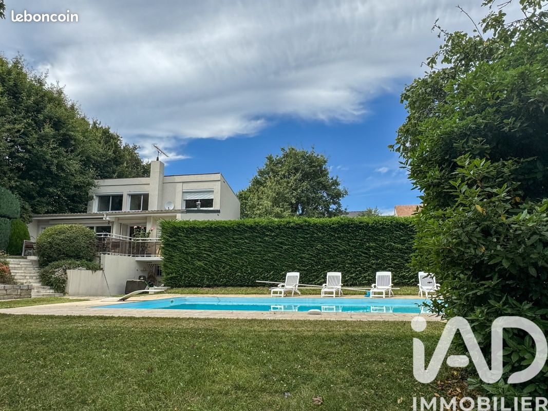 Maison 7 pièces 200 m² · à La Ville-du-Bois · 200 m² · 565 000 €