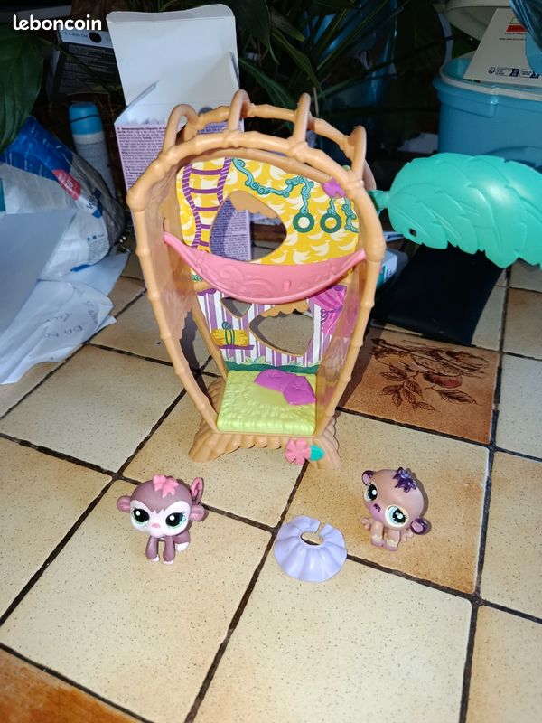 Little pet shop bungalow (image 1)