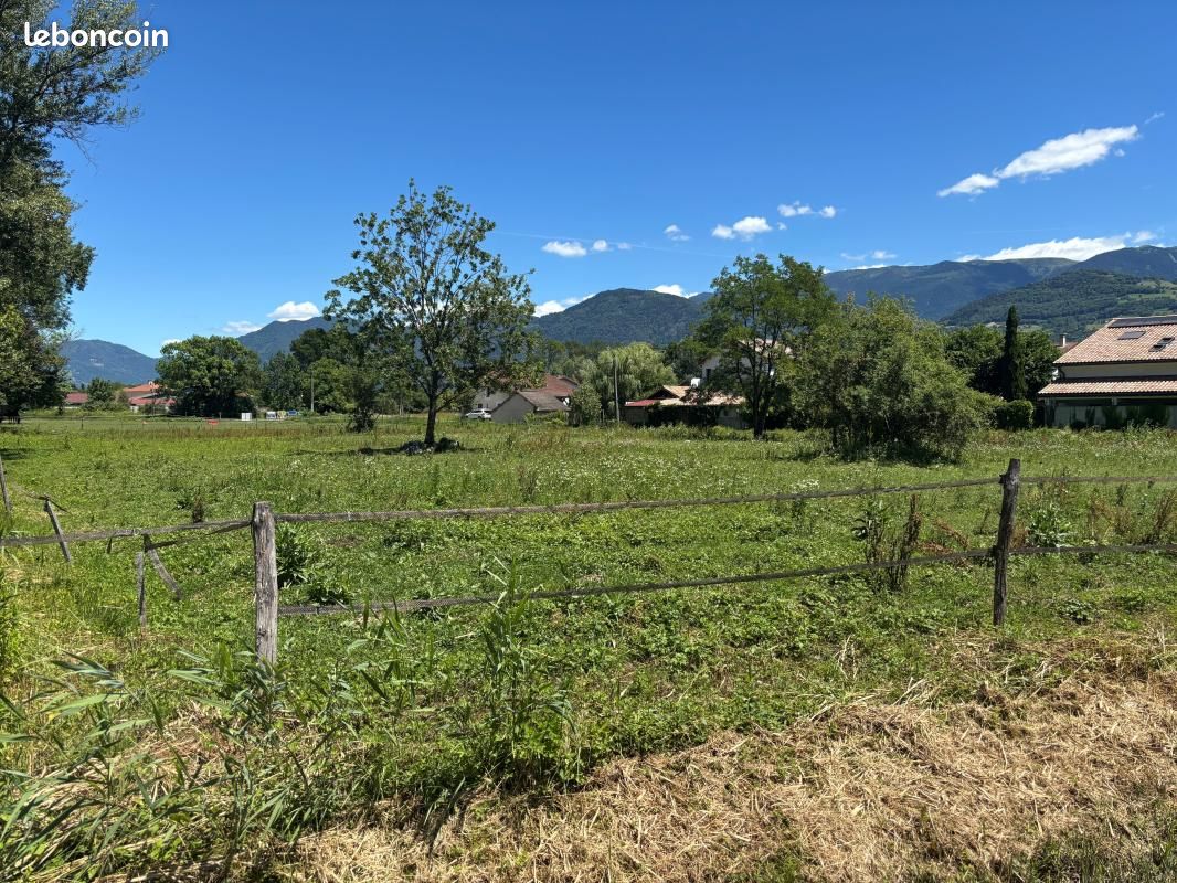 Terrain 608 m² · à Lumbin · 168 000 €