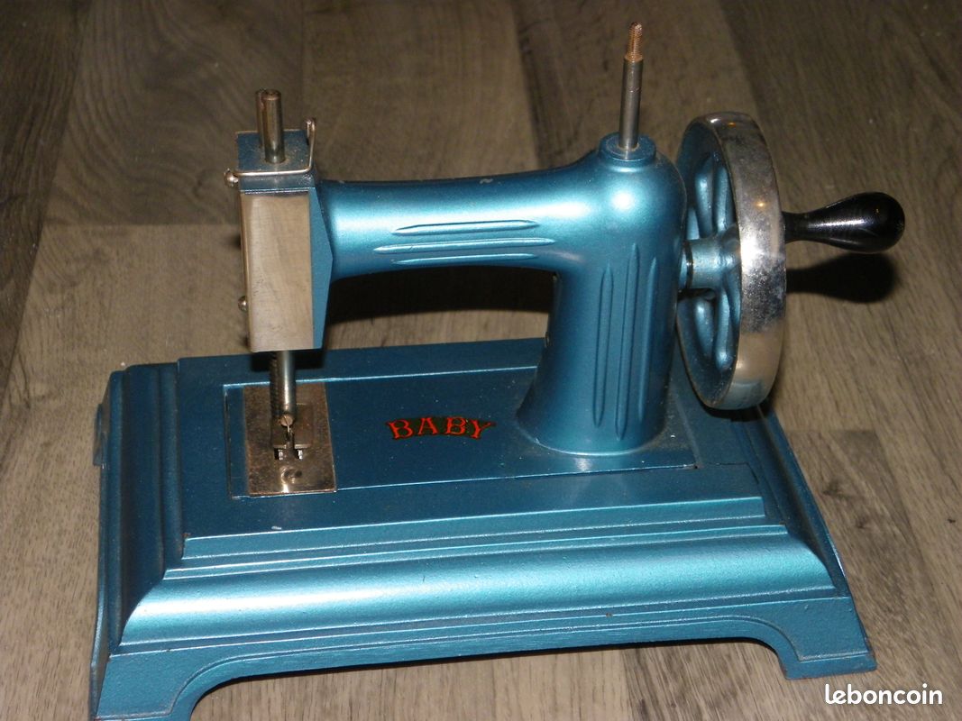 Ancienne machine à coudre Jouet Rose Marie