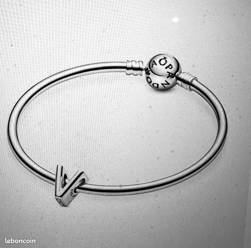 Charm PANDORA Alphabet Lettre V 797476 Montres Bijoux