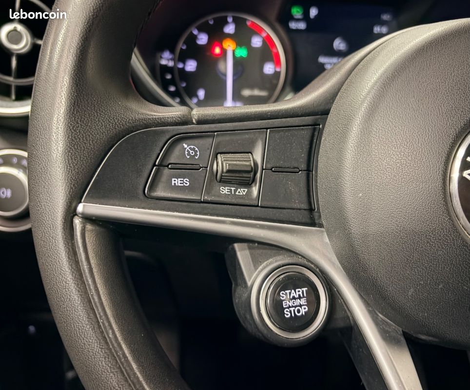 ALFA ROMEO GIULIA 2.2 JTDM 150 CH SUPER BVA + HARMAN KARDON + ATTELAGe (image 21)