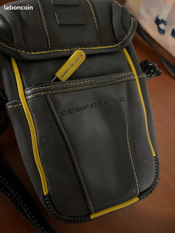 Petite sacoche Marc body off Gloves noire (image 7)