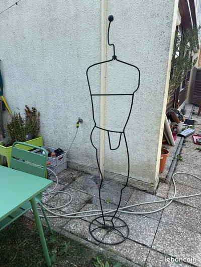 Lot de 2 Valet de nuit / porte-manteau silhouette femme en fil de fer noir – Design vintage (type Häpen IKEA années 80)