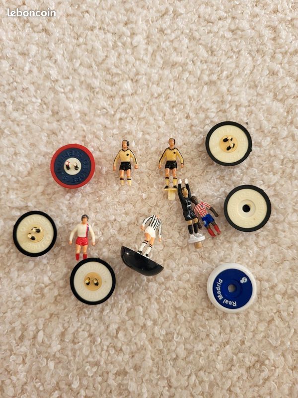Lot 266 - A group of SUBBUTEO vintage boxed football