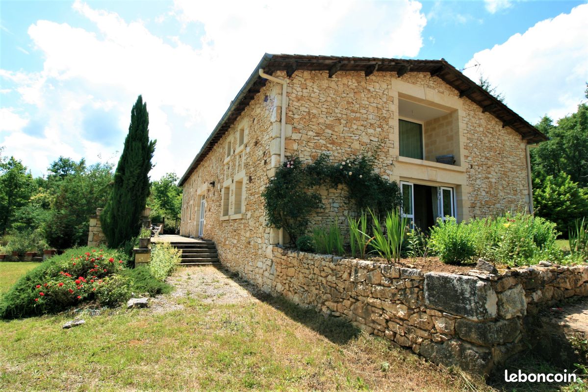 Propriété 10 pièces 346 m² (image 2)