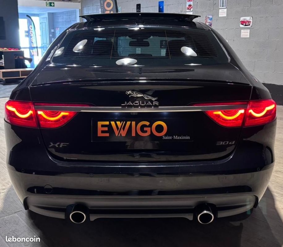 JAGUAR XF 3.0 D 300CH R-SPORT BVA - Entretien Jaguar - Carplay - Caméra de recul (image 11)