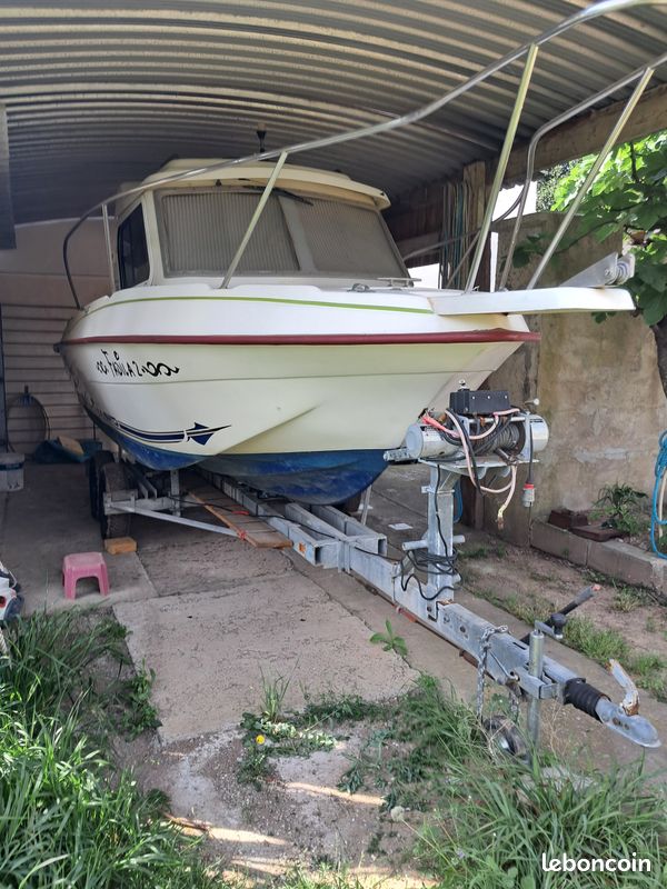 Bateau moteur HB + remorque (image 1)
