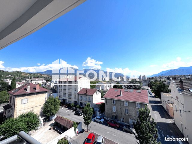 Appartement 3 pièces 67 m² · à Voiron · 67 m² · 990 €/mois