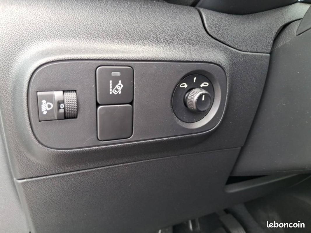 Citroën C3 PureTech 83 ch BVM5 - You (image 20)
