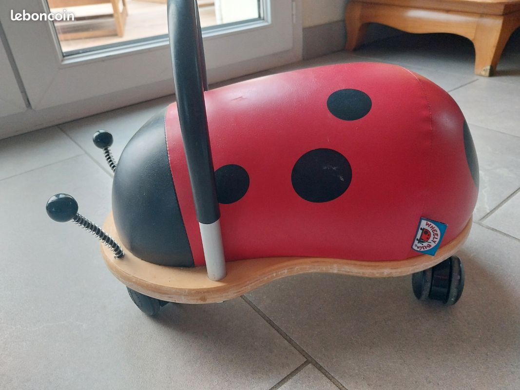Trotteur porteur Wheelybug coccinelle Mon enfant a bien joué avec