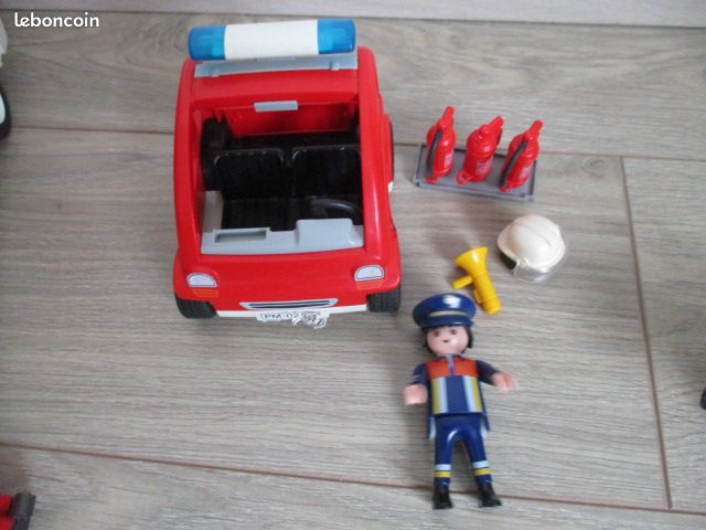 PLAYMOBIL (G510) POMPIERS - Petite Voiture du Chef d'Unité 3177
