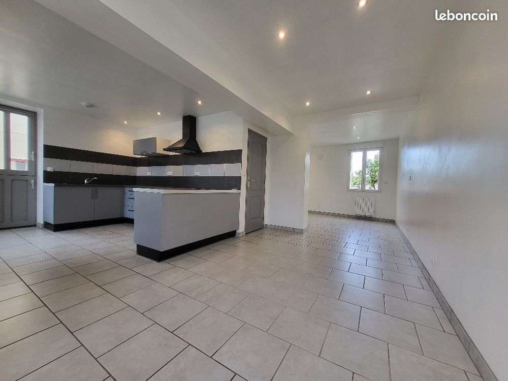 Maison 5 pièces 82 m² · à Saint-Lubin-des-Joncherets · 82 m² · 826 €/mois
