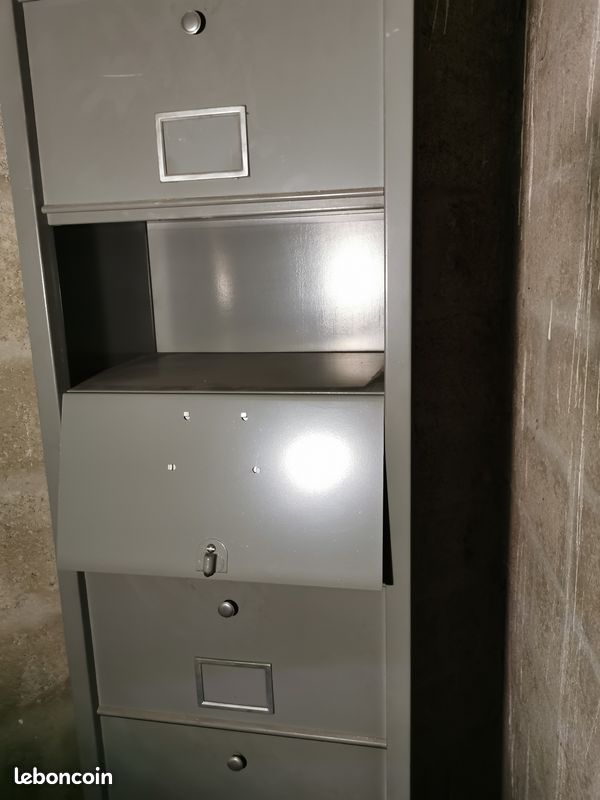 Meuble métallique vintage (image 3)