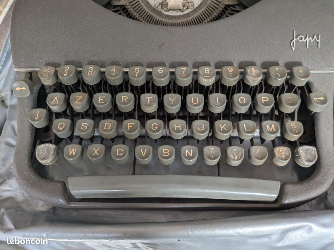 Machine à écriere (image 2)