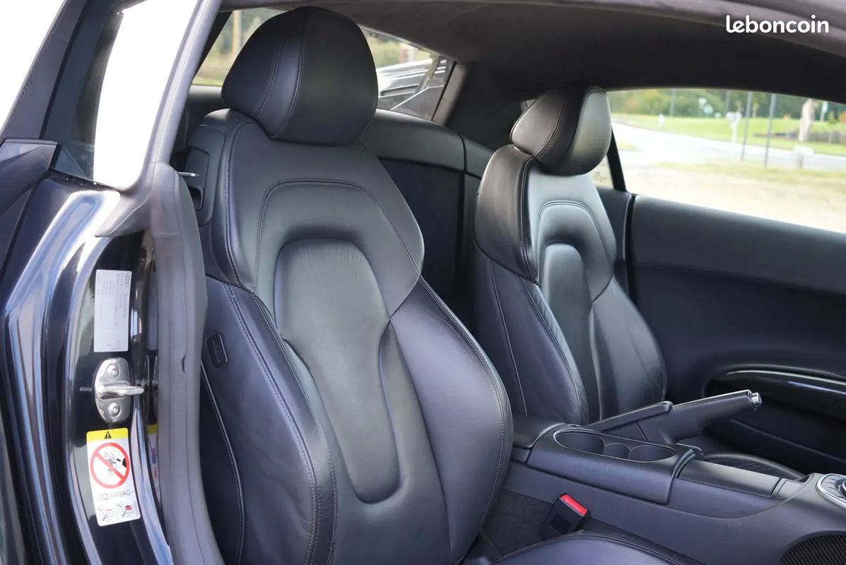 Audi R8 5.2 V10 FSI 525ch R tronic 6 - Suivi d'entretien / HiFi Bang&Olufsen / Caméra de recul / Pack Carbone / Maintien de charge (image 41)