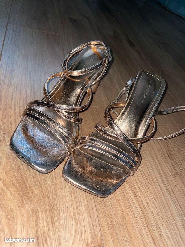 Chaussure à talons (image 2)