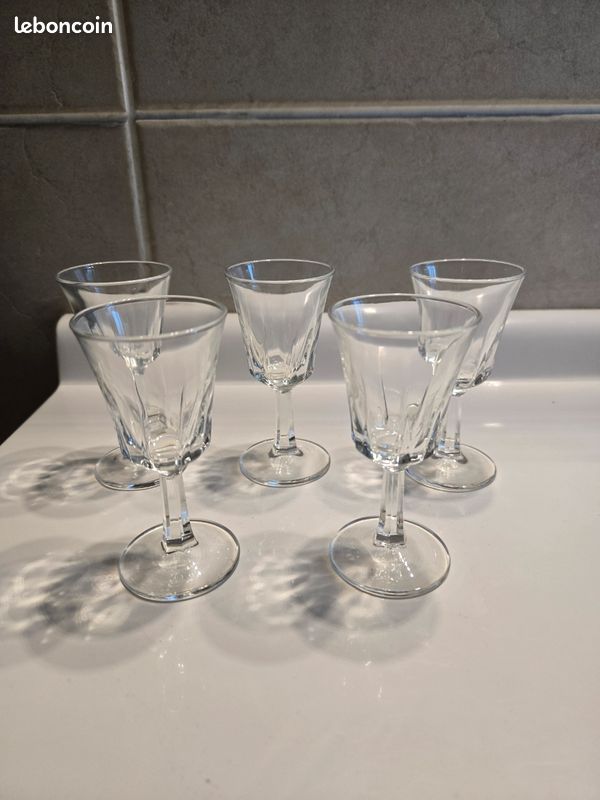 5 élégants petits verres à pied (image 1)