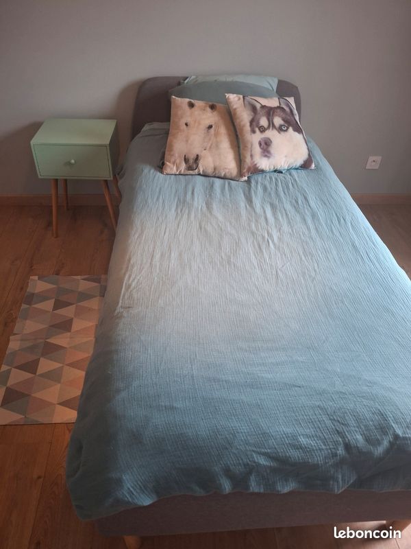 Lit + matelas + table de nuit + bureau (image 2)