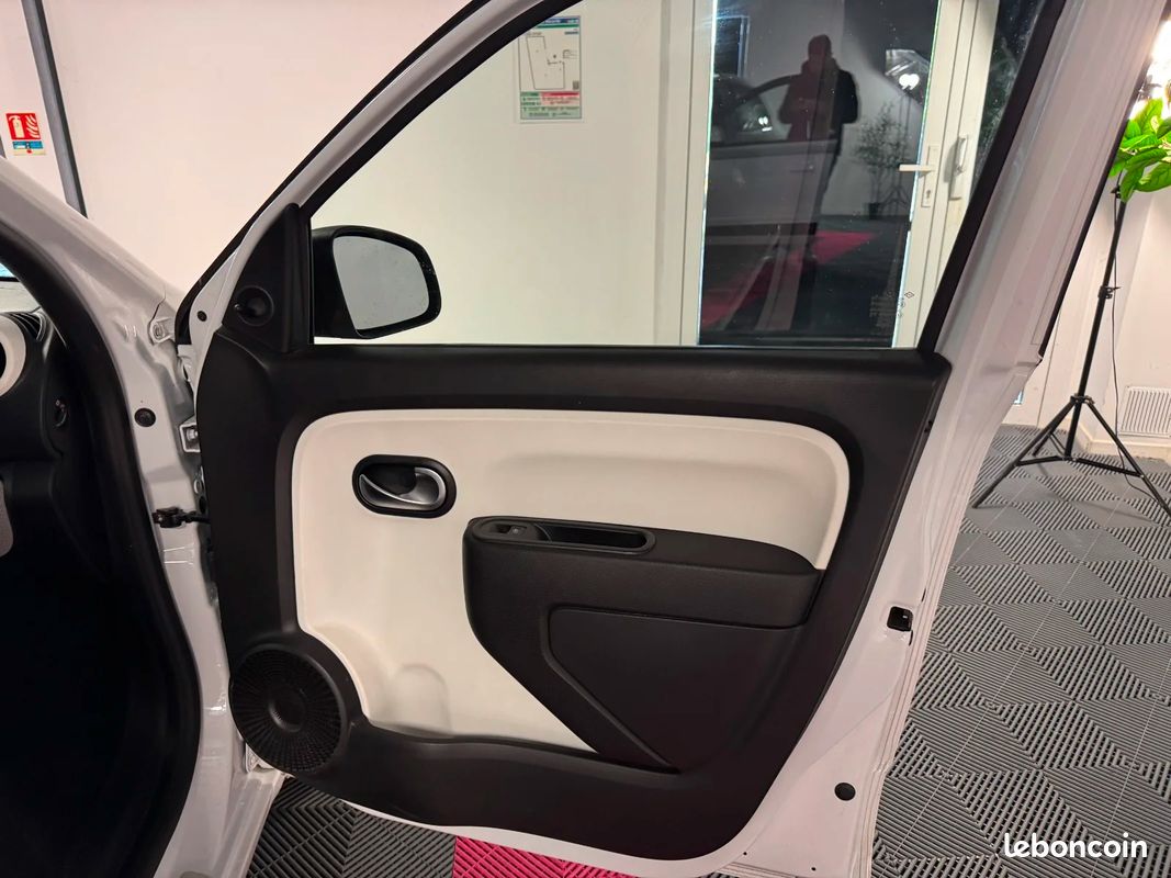 RENAULT TWINGO III 1.0 SCe 70 E6C Limited / REGULATEUR / BLUETOOTH / SUIVI RENAULT (image 12)