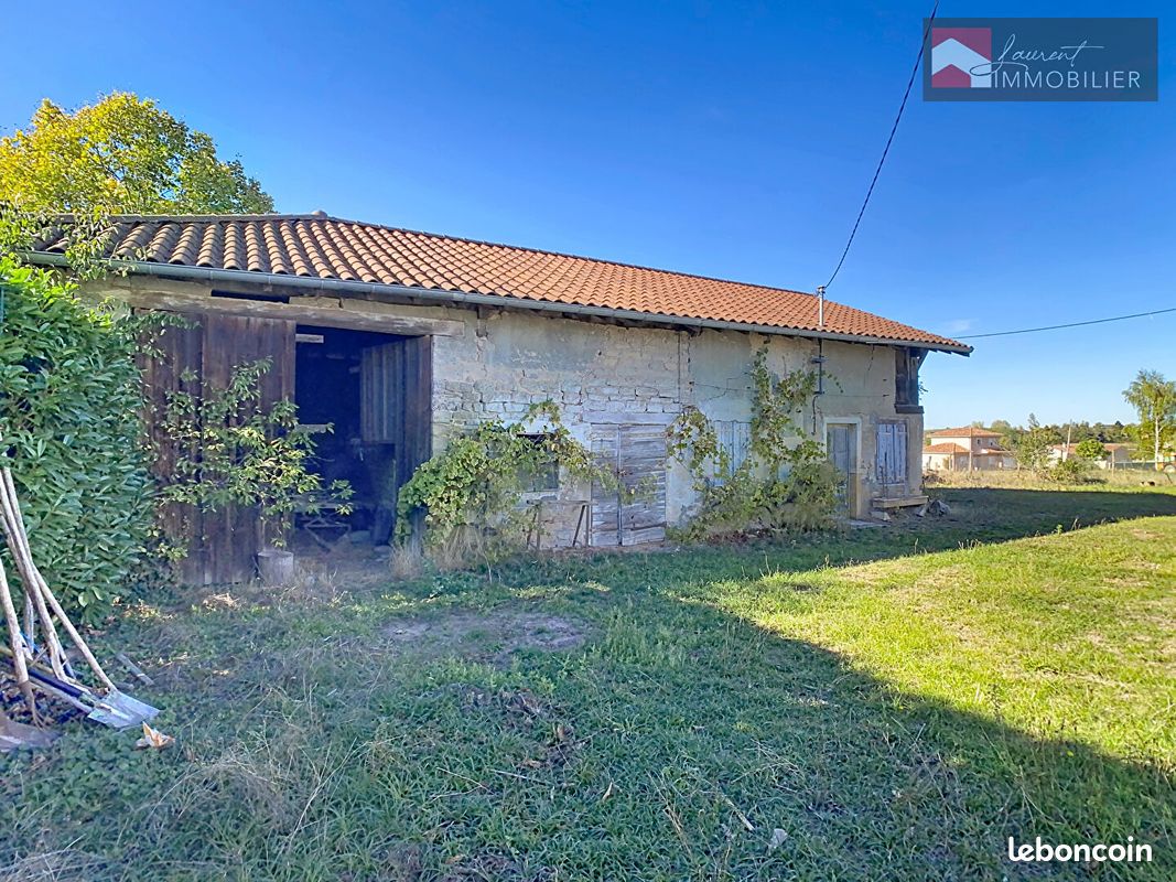 Maison 3 pièces 102 m² · à Ozan · 102 m² · 80 000 €
