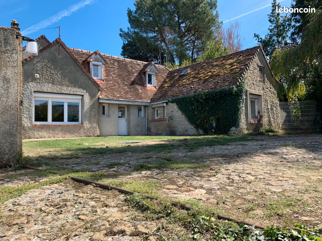 Maison 9 pièces 237 m² · à Brette-les-Pins · 237 m² · 220 000 €