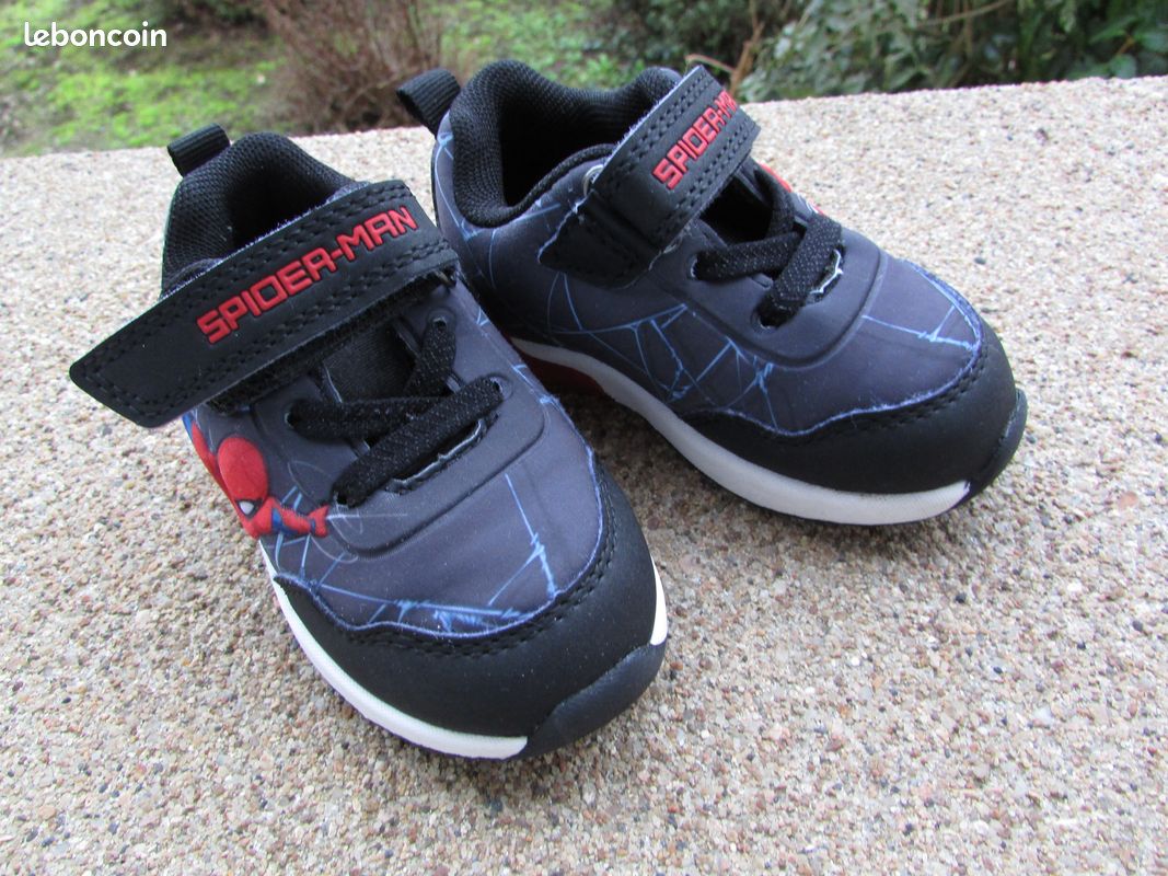 Spider Man Chaussure A Lumiere Garcon Basket à Scratch Lumineuse