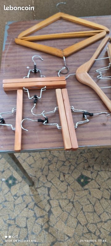Cintres en bois (image 2)
