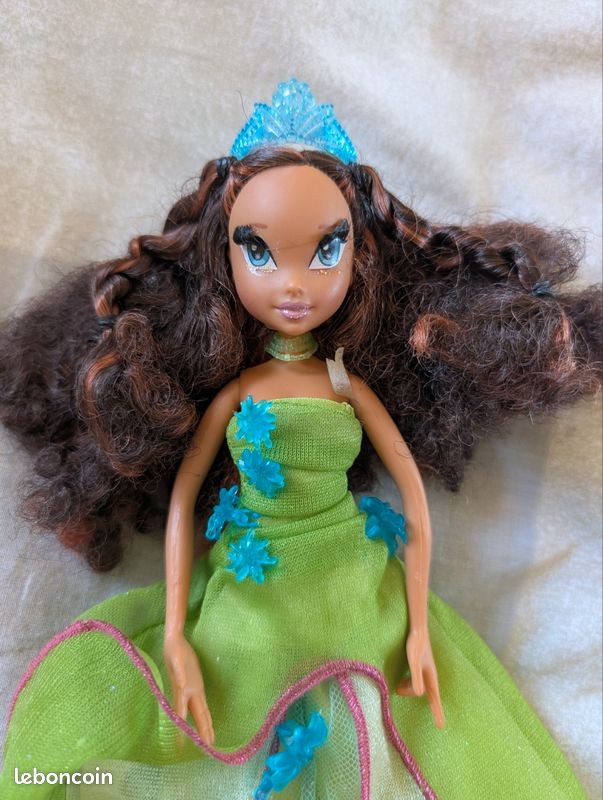 Poupée Winx Regal Lights Par Mattel – En Bon état, Magie Et Lumières Incluses !