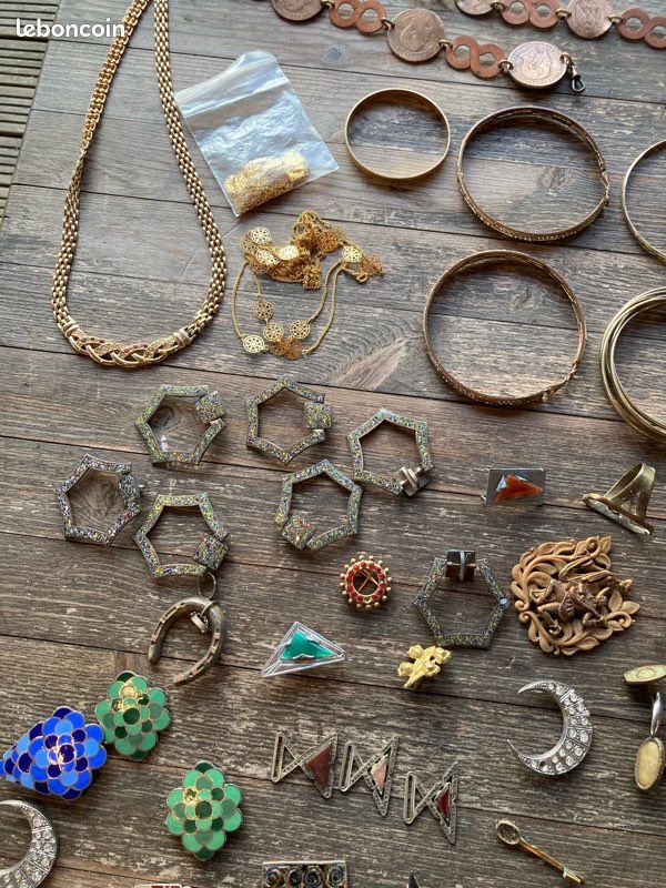 Lot de bijoux anciens, vintage et neufs