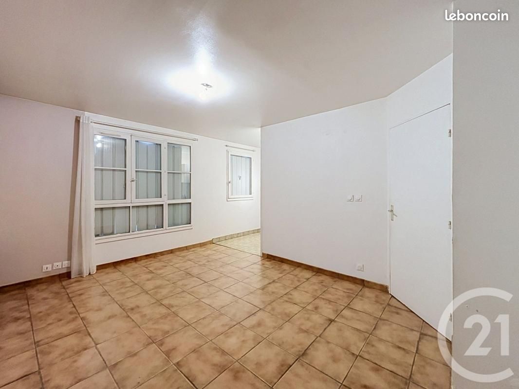 Appartement 1 pièce 28 m² · à Saint-Fargeau-Ponthierry · 28 m² · 581 €/mois