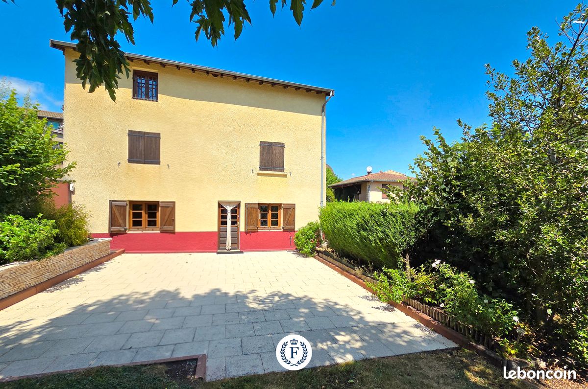 Maison 7 pièces 163 m² · à Deux-Grosnes · 163 m² · 239 000 €