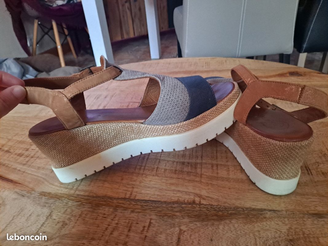 Chaussures ouvertes compensée (image 3)