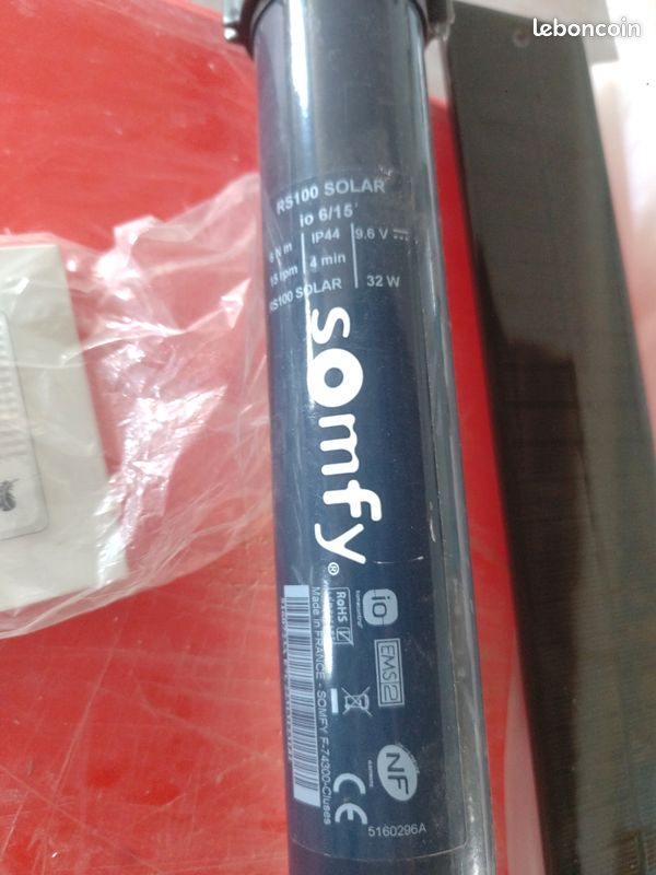 Vend moteur Somfy solaire RS100 6 nm avec télécommande smoove (image 2)