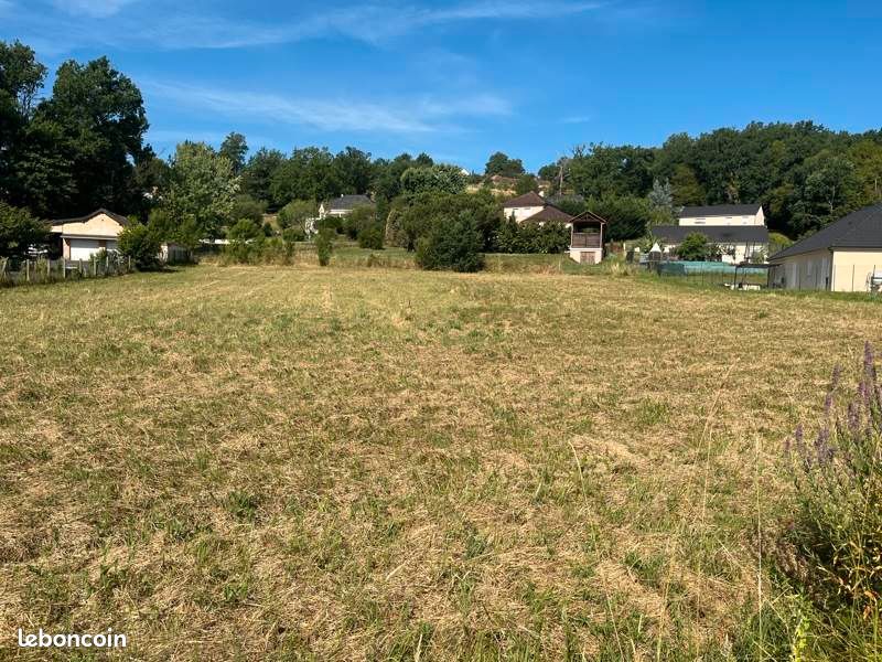Terrain 2881 m² · à Ussac · 161 250 €