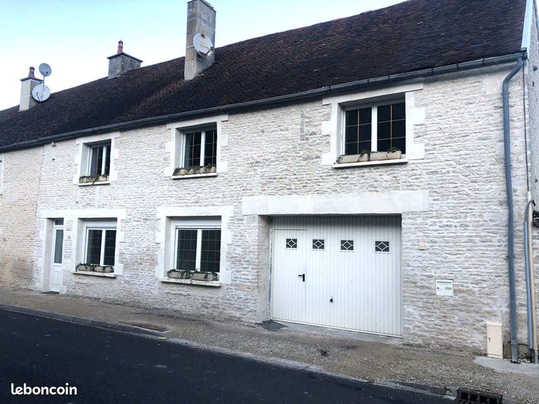 Maison 7 pièces 170 m² · à Spoy · 170 m² · 750 €