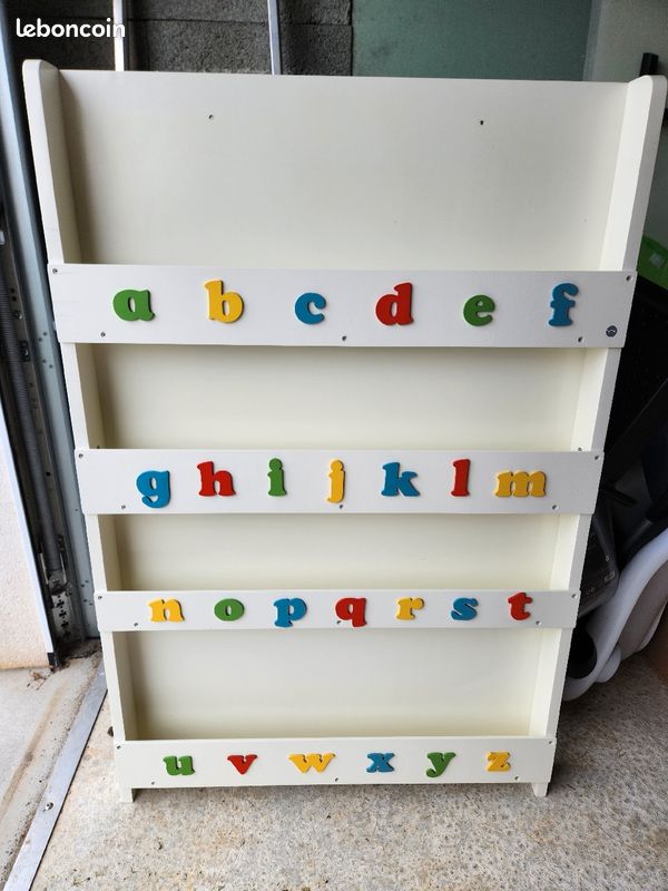 Bibliothèque enfant (image 1)