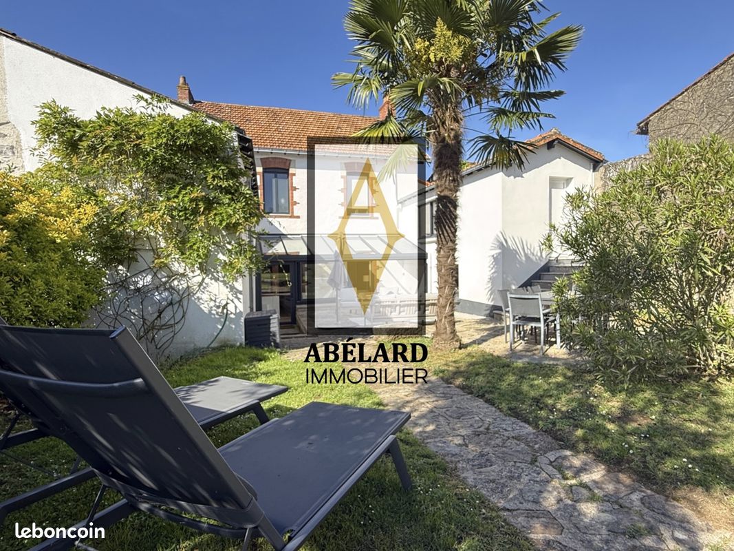 Maison 8 pièces 186 m² · à Le Pallet · 186 m² · 369 900 €