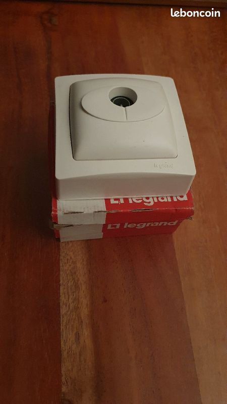 Prise antenne TV saillie complète Legrand Oteo / ASL blanc (image 3)