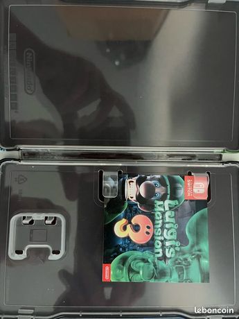 Unboxing del steelbook de Luigi's Mansion 3 que brilla en la oscuridad