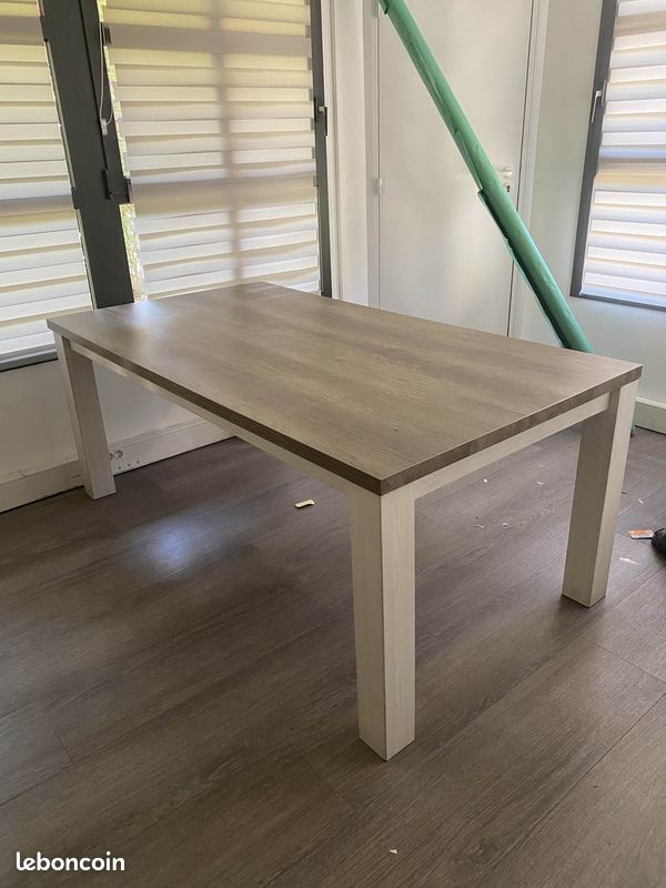 Grande table en bois (image 1)