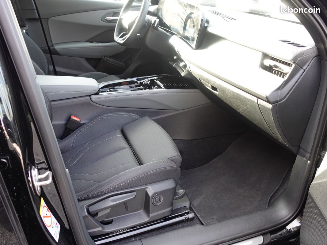 AUDI Q3 1.5 TFSI 150ch Hybride S line S tronic 7 (image 5)