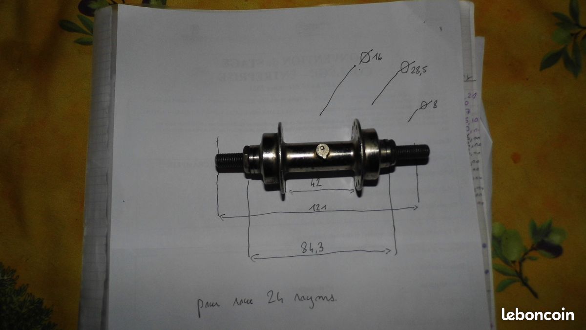 Beau moyeux de roue nickelé (image 2)