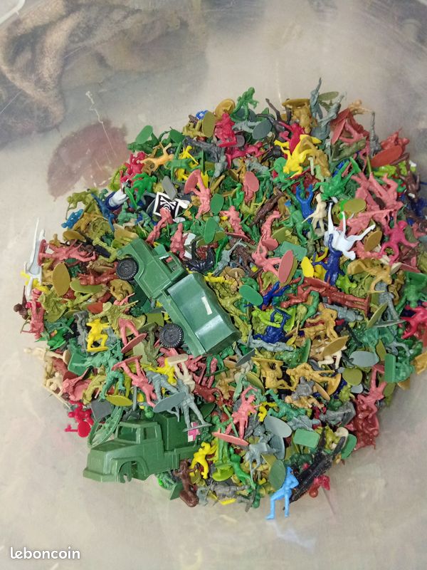Vend lot de plusieurs figurines militaires en plastique H 2,5 CM max (image 2)