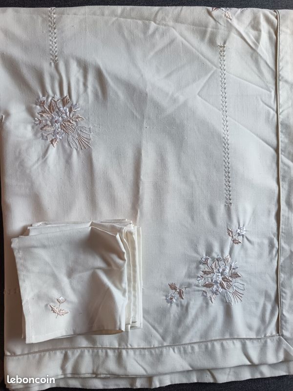Assortiment nappe et serviettes (image 1)