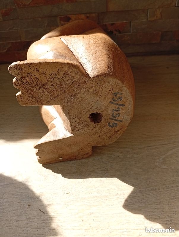 Sculpture d'extraterrestre en bois fait main - France