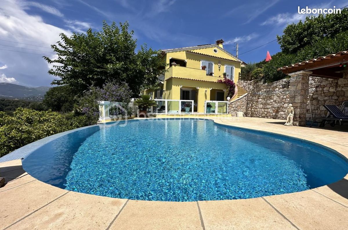 Maison 6 pièces 220 m² · à Cagnes-sur-Mer · 220 m² · 1 300 000 €