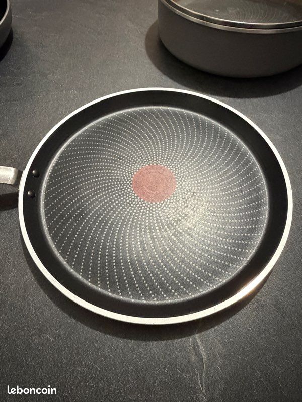 Crêpière 25 cm Tefal – Très bon état (image 1)