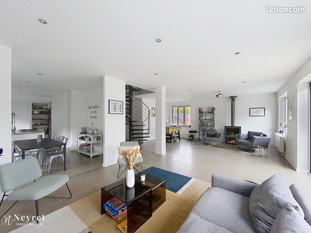 Appartement 6 pièces 167 m² · à Saint-Étienne · 167 m² · 299 000 €