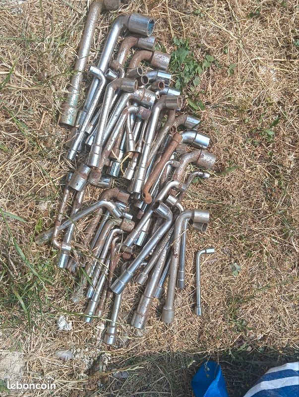Lot important de clés et outils de mécanique – clés à pipe, coudées + clés à molette (image 1)